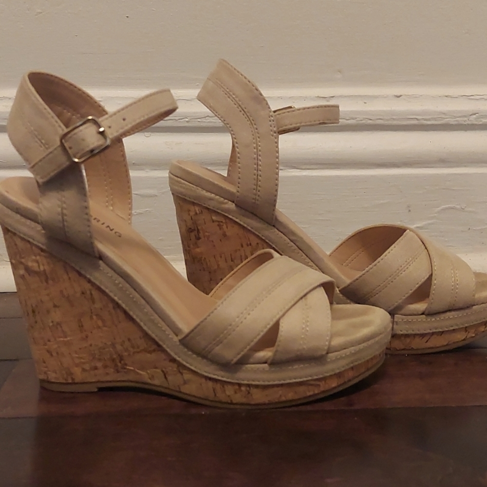 Call it Spring Wedges - Picture 1 of 3